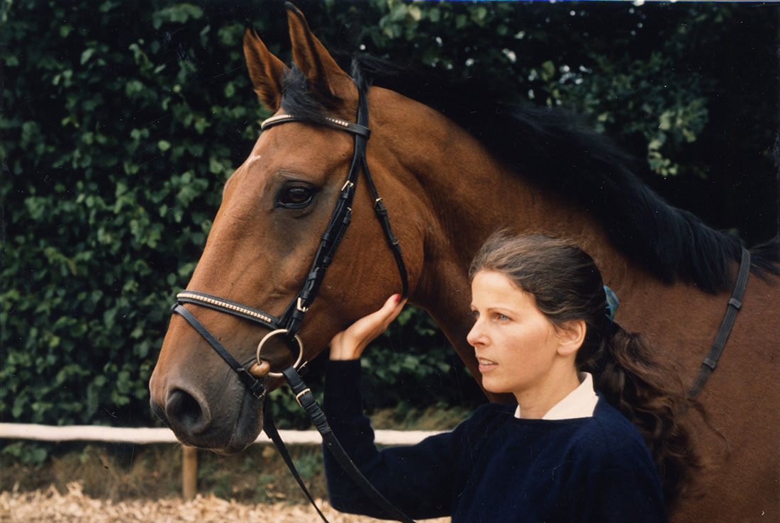 Marie-Luise von der Sode an einem Pferd